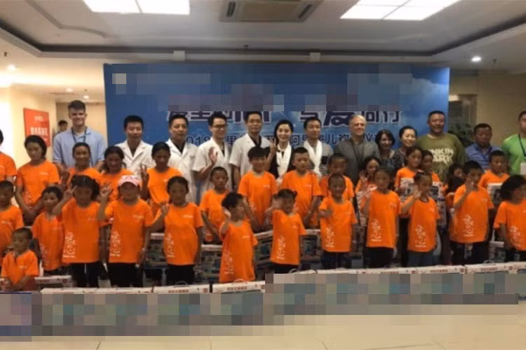 Hình ảnh Phạm Băng Băng tại bệnh viện nhanh chóng gây chú ý bởi đây là lần đầu tiên cô lộ diện trước công chúng sau loạt scandal. Ảnh: Sina