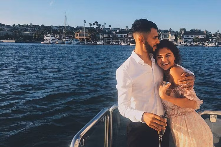 Selena gây chú ý khi thân thiết bên một người bạn khác giới.