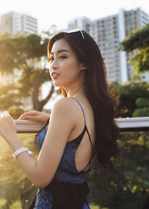 Đỗ Mỹ Linh mặc gợi cảm không chỉ tại các sự kiện giải trí mà còn ở đời thường.