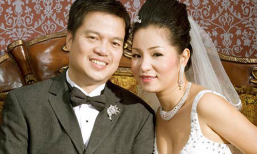 Thúy Nga bên ông Nguyễn Văn Nam. Ảnh: Khampha