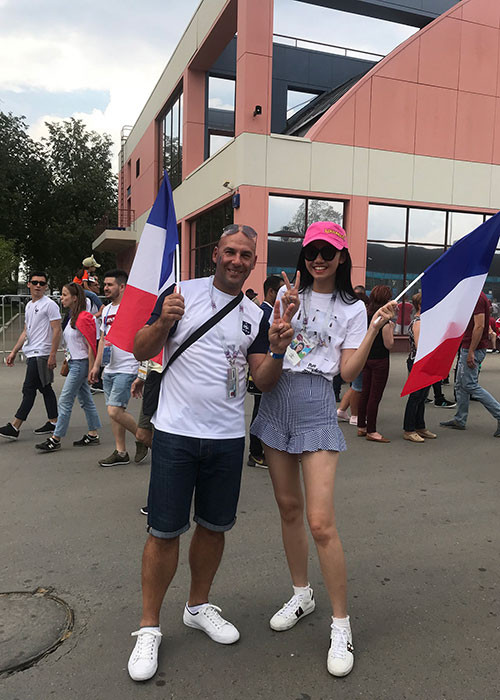 Nàng á hậu phấn khởi livestream trên trang cá nhân hưởng ứng không khí sôi động trước giờ G.