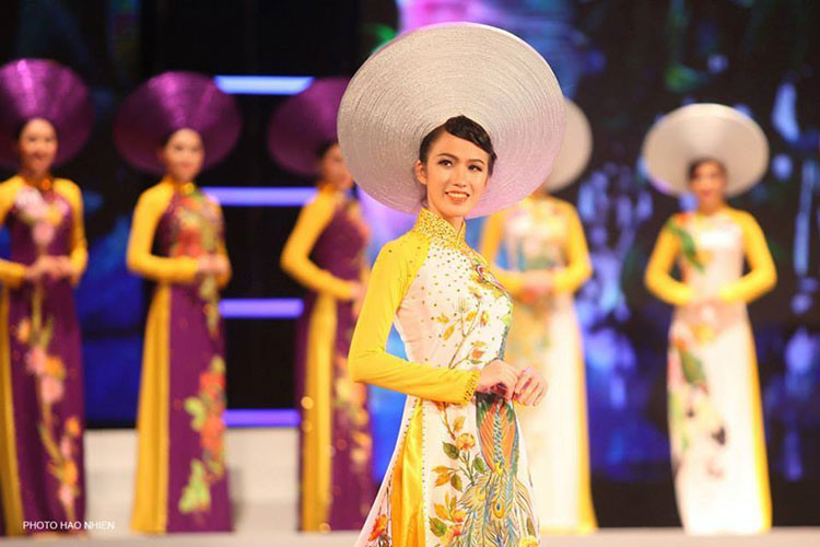 Tuyết Trang tham gia khá nhiều cuộc thi nhan sắc. Năm 2013, cô lọt top 10 cuộc thi Nữ sinh viên Việt Nam duyên dáng. Ảnh: FBNV