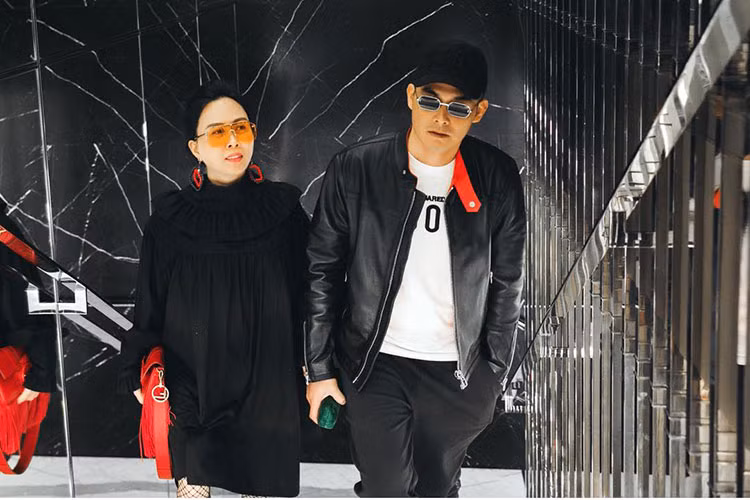 Không chỉ khoe ảnh hẹn hò, nam diễn viên còn dành lời ngọt ngào cho bạn gái hơn tuổi.