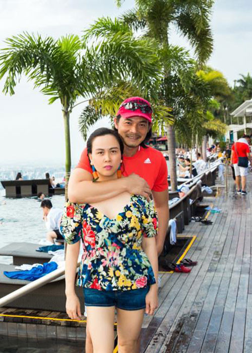 Phượng Chanel hơn Quách Ngọc Ngoan đến 7 tuổi, có hai con gái.