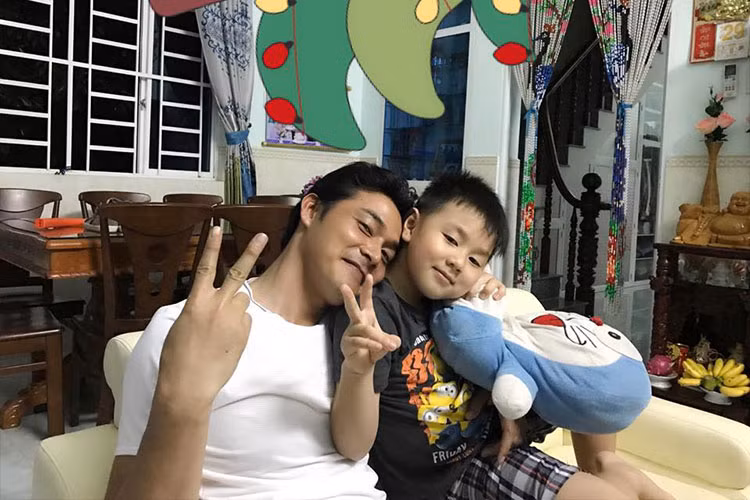 Quách Ngọc Ngoan chính thức ly hôn với Lê Phương vào năm 2015. Nữ diễn viên phim " Gạo nếp gạo tẻ" nhận quyền nuôi con trai.