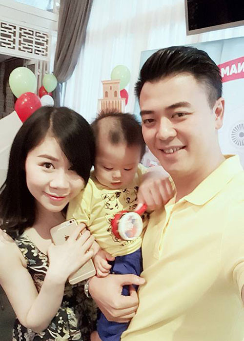 Trước khi tiến tới hôn nhân, Tuấn Tú và Thu Huyền có khoảng hơn một năm hẹn hò.