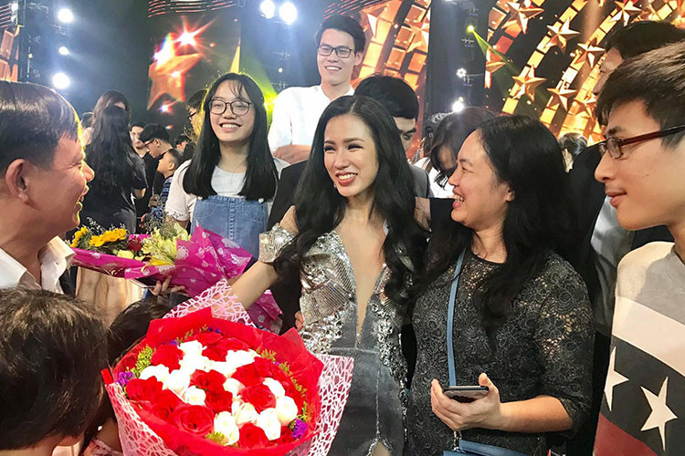 BTV Tuyết Trang dừng chân ở Top 15 chung cuộc tại cuộc thi Hoa hậu Hoàn vũ Việt Nam 2017. Ảnh: FBNV