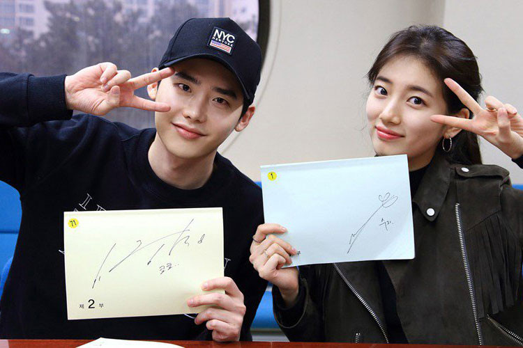 Suzy cũng từng vướng tin đồn tình cảm với bạn diễn Lee Jong Suk vào năm 2018. Trong khi Suzy giữ im lặng, Lee Jong Suk khẳng định anh từng có từng tình cảm với Suzy khi quay phim. Ảnh: Allkpop