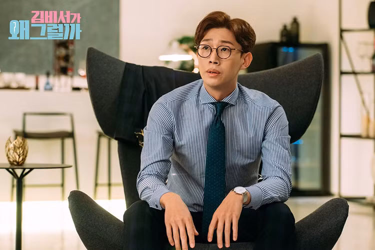 Trong “Thư ký Kim sao thế”, Kang Ki Young đảm nhận vai Park Yoo Shik - người bạn chí cốt của Lee Young Joon (Park Seo Joon). Ảnh: TVN