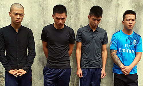 Nhóm của Tú tại cơ quan điều tra. Ảnh: Công an cung cấp.