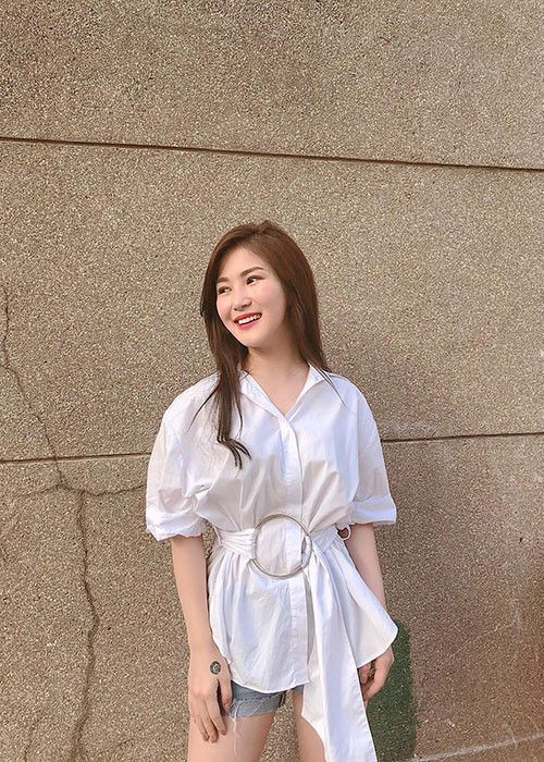 Hương Tràm chia sẻ một điều may mắn với cô là từ khi gia nhập showbiz, cô luôn được fans ủng hộ. Đây là động lực để nữ ca sĩ cố gắng nhiều hơn.