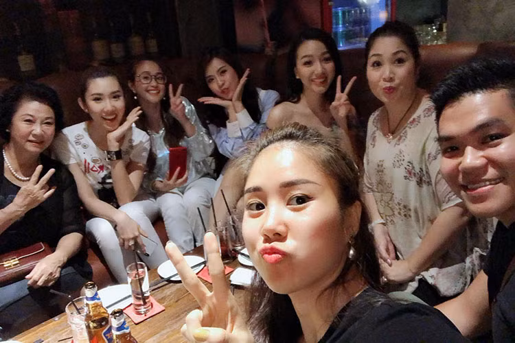 Phương Hằng, Thúy Ngân và Lê Phương thân thiết như ba chị em.