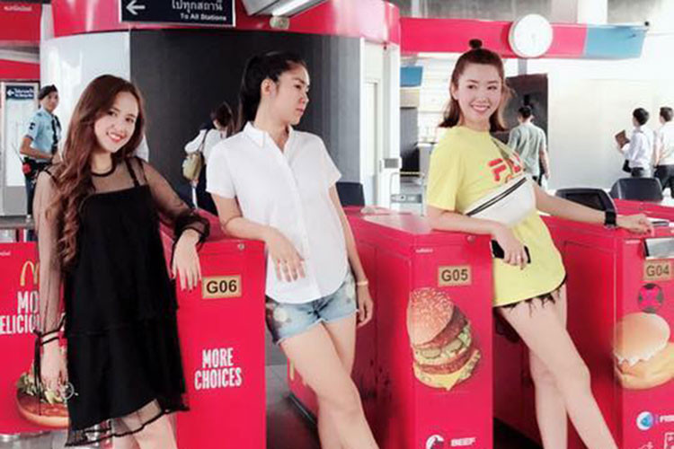 3 chị em của "Gạo nếp gạo tẻ" vẫn giữ liên lạc sau khi phim đóng máy.