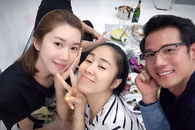 Hân và Hương của "Gạo nếp gạo tẻ" thường xuyên tụ tập ăn uống tại nhà.