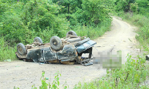 Hiện trường vụ lật xe.