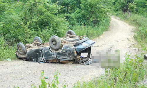 Hiện trường vụ lật xe.