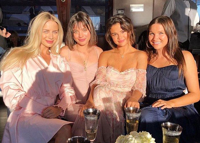 Tiệc sinh nhật của Selena được tổ chức trên một chiếc du thuyền sang trọng.