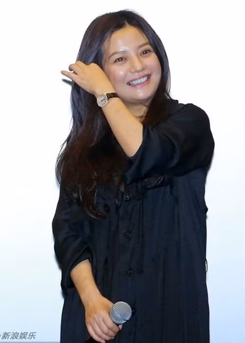 "Én nhỏ" tăng cân do ăn quá nhiều và khối lượng thức ăn quá lớn. Ảnh: Sina