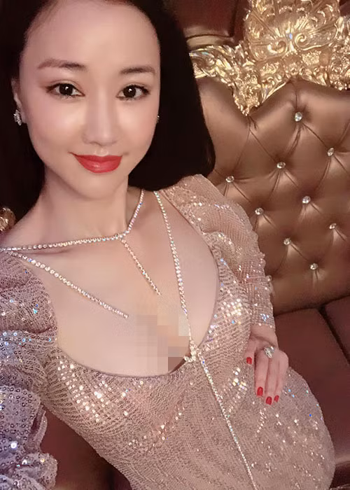 Hot Face sao Việt 24h: Maya diện trang phục gợi cảm đón sinh nhật muộn.