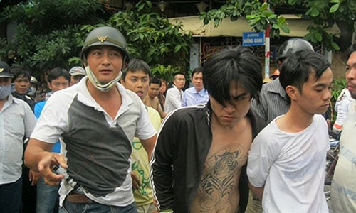 Hiệp sĩ Minh Tiến trong một lần bắt cướp.