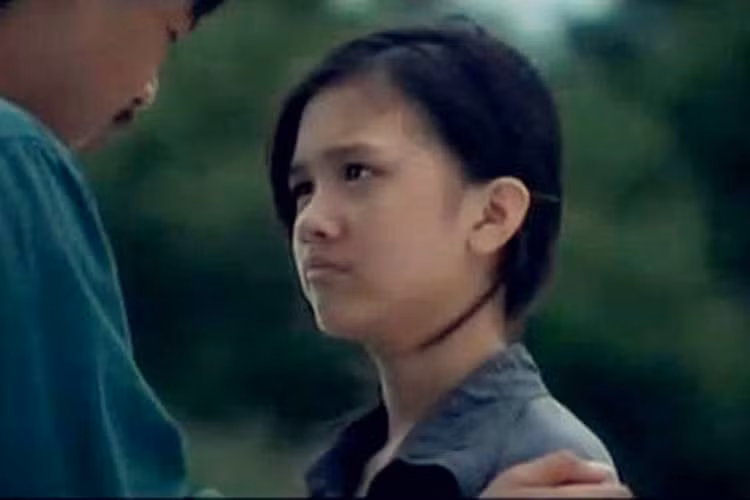 Sau "Chàng trai đa cảm", Hà Anh vào vai bé Ngọc trong phim "Nhà có nhiều cửa sổ". Ảnh: Doisongphapluat