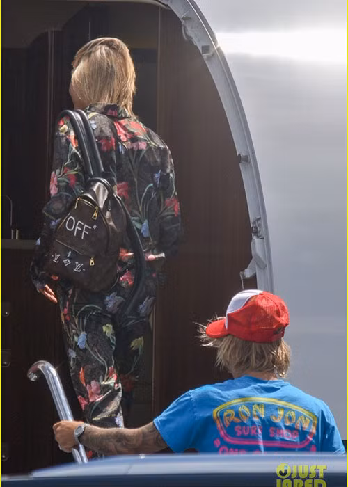 Cặp đôi mới đính hôn tận hưởng ngày cuối tuần ở Miami. Ảnh: Justjared