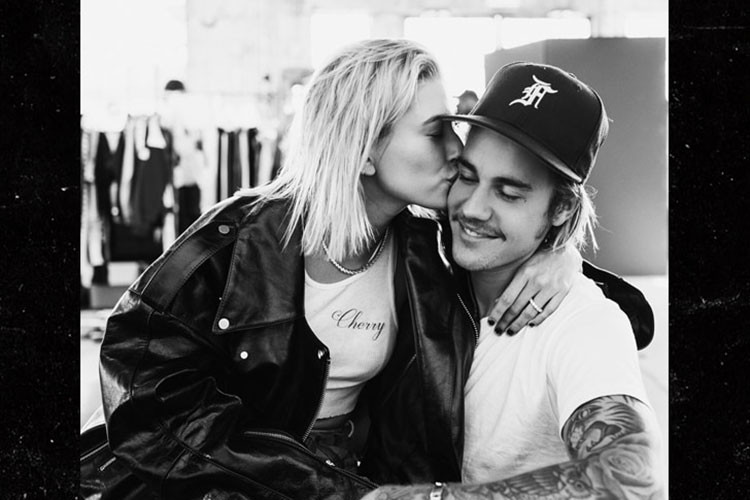 Chỉ sau 1 tháng tái hợp, Justin Bieber - Hailey Baldwin đã đính hôn vào ngày 7/7. Trong bức tâm thư tuyên bố chuyện đính hôn, Justin gọi Hailey là tình yêu của đời anh. Ảnh: FBNV