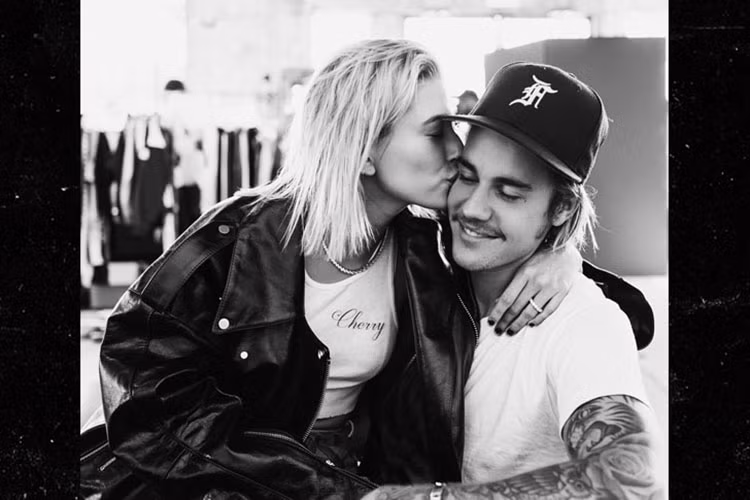 Chỉ sau 1 tháng tái hợp, Justin Bieber - Hailey Baldwin đã đính hôn vào ngày 7/7. Trong bức tâm thư tuyên bố chuyện đính hôn, Justin gọi Hailey là tình yêu của đời anh. Ảnh: FBNV