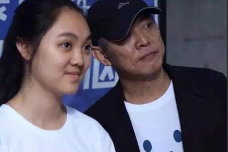 Lý Liên Kiệt rất cưng chiều Jane và Jada trong khi tỏ ra thiếu quan tâm đến Lý Tư và Lý Đài Mật. Ảnh: Sina