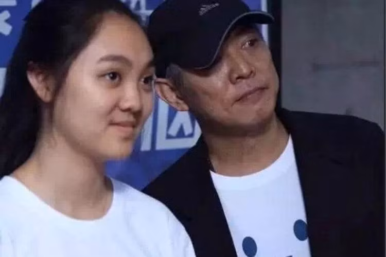 Lý Liên Kiệt rất cưng chiều Jane và Jada trong khi tỏ ra thiếu quan tâm đến Lý Tư và Lý Đài Mật. Ảnh: Sina