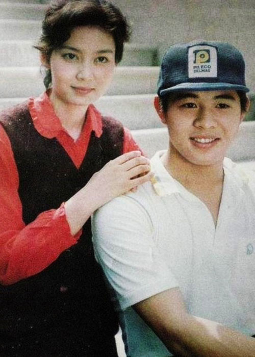 Năm 1987, Lý Liên Kiệt kết hôn với nữ diễn viên Hoàng Thu Yến. Sau khi có hai con gái chung Lý Tư và Lý Đài Mật, hai người chia tay vào năm 1990. Ảnh: QQ