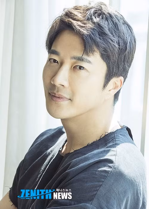 Ở tuổi 42, Kwon Sang Woo vẫn trẻ trung phong độ. Ảnh: Zenithnews