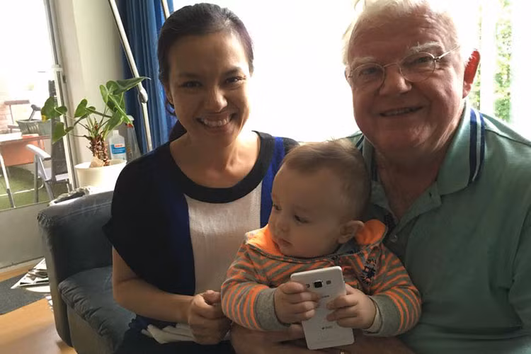 Hình ảnh Lý Thanh Thảo tươi rói bên bố chồng người Hà Lan.