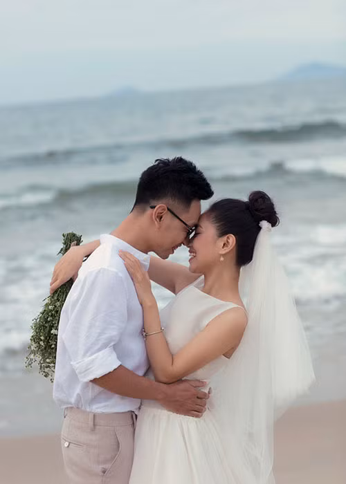 Hoàng Quyên tấm tắc khen chồng sắp cưới là người nhẹ nhàng, tình cảm và rất thấu hiểu cô. Ảnh: 24h