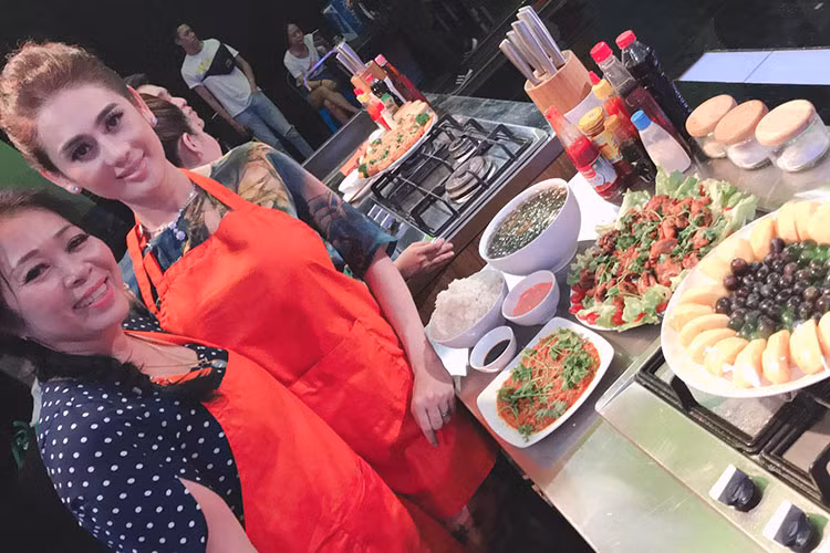 Điều mẹ chồng của Lâm Khánh Chi mong muốn nhất là con dâu giữ sức khỏe để sống bên gia đình. Ảnh: FBNV