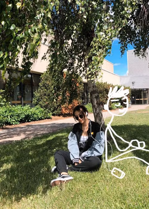 “Anh thích ngồi kiểu “Một vòng the Earth” và nghe nhạc cùng tui”.