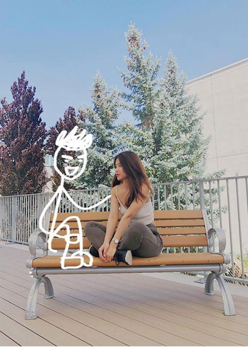 Chắc có lẽ vì 20 mùa khoai sọ vẫn chưa có ai sớm đưa, tối đón nhưng thường xuyên bị mọi người đề cập đến vấn đề yêu đương nên cô bạn đã đăng hẳn bộ ảnh với “quyết tâm trả thù” cao độ.