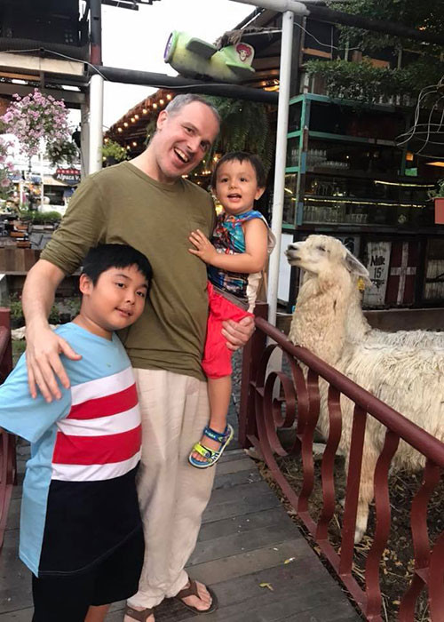 Vợ chồng Lý Thanh Thảo thường xuyên dẫn các con đi chơi.