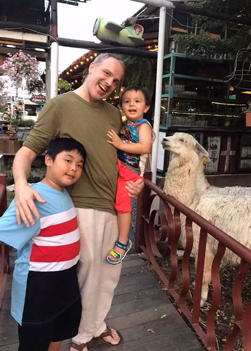 Vợ chồng Lý Thanh Thảo thường xuyên dẫn các con đi chơi.