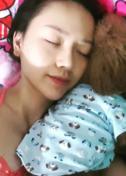 Giống Lê Phương và Thúy Ngân, Nhi của "Gạo nếp gạo tẻ" cũng tự tin khi bỏ lớp trang điểm cầu kỳ.