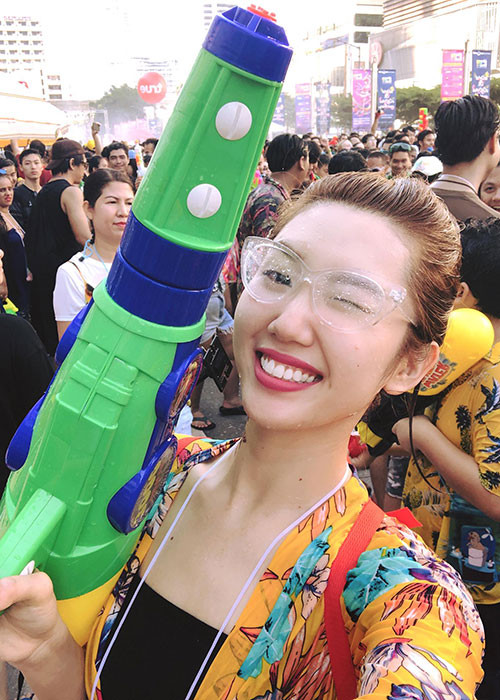 Khi trút bỏ son phấn, làn da của Thúy Ngân vẫn căng mướt, hồng hào.