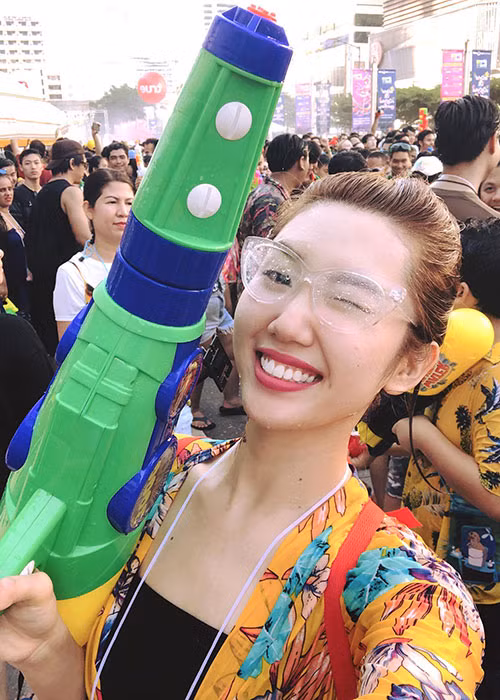 Khi trút bỏ son phấn, làn da của Thúy Ngân vẫn căng mướt, hồng hào.