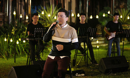 Từ năm 1996, Lam Trường đã nhận được mức thù lao khá cao so với mặt bằng chung giới ca sĩ.