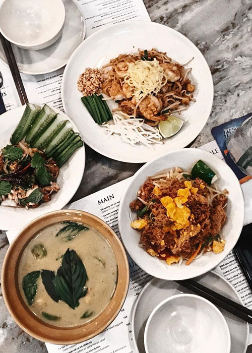 Nếu ăn chay, Tuk Tuk Thai Bistro cũng có thực đơn riêng cho bạn. Bên cạnh đó, nhớ đừng bỏ lỡ những món tráng miệng và nước uống nồng nàn vị Thái ở đây. Địa chỉ: 17/11 Lê Thánh Tôn, quận 1. Ảnh: @camtu.04, @angicungduoc, @boraa2812, @ngan.jpg.