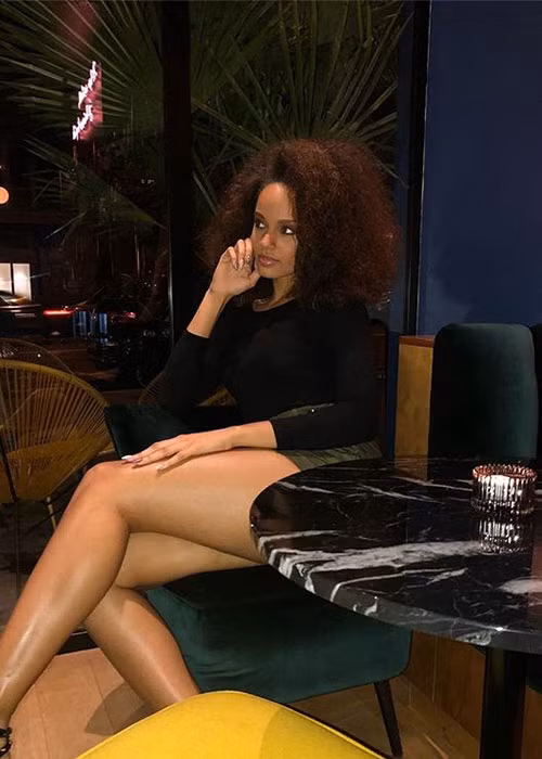 Alicia từng đại diện Pháp tại cuộc thi Hoa hậu Hoàn vũ Thế giới 2017. Được đánh giá cao, nhưng cô trượt top 16 tại đấu trường nhan sắc quốc tế này.