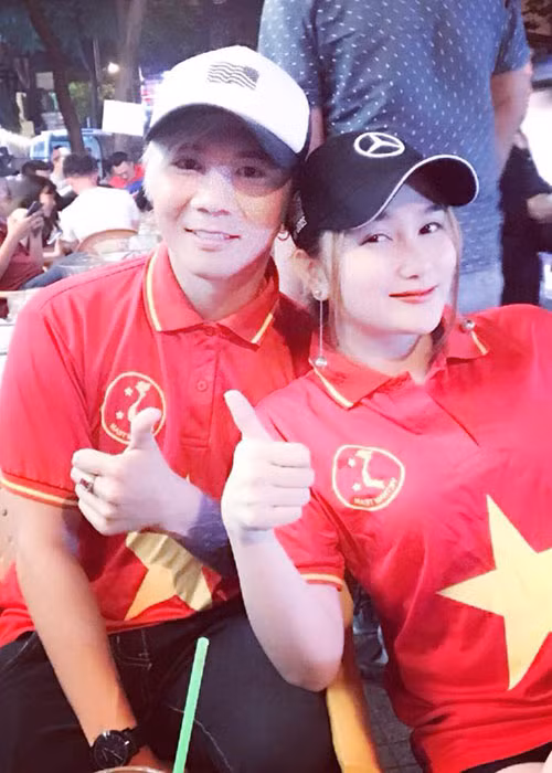 Theo chia sẻ của Khánh Đơn, Huỳnh Như là ca sĩ độc quyền của anh.