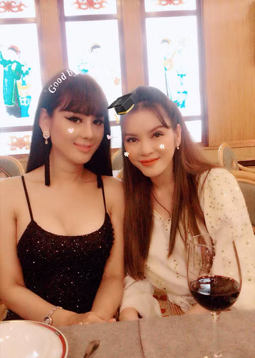 Sau khi lấy chồng, Lâm Khánh Chi được khen nhan sắc tươi trẻ hơn.