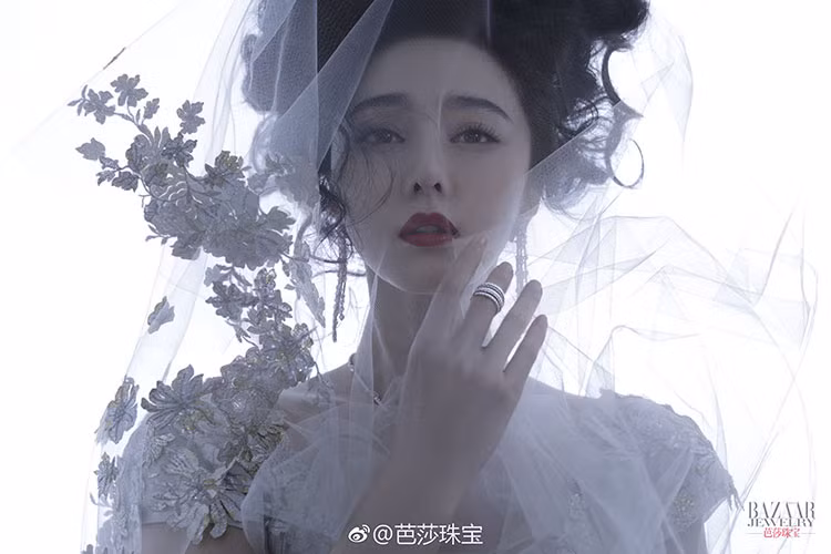 Là ngôi sao hàng đầu xứ Trung, nữ diễn viên Phạm Băng Băng có cát -sê đóng phim, dự sự kiện khủng. Ngoài ra, cô còn kinh doanh khá mát tay.