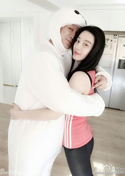 Diện trang phục thể thao, Phạm Băng Băng vẫn khiến người đối diện không rời mắt bởi thần thái. Ảnh: Weibo