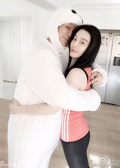 Diện trang phục thể thao, Phạm Băng Băng vẫn khiến người đối diện không rời mắt bởi thần thái. Ảnh: Weibo